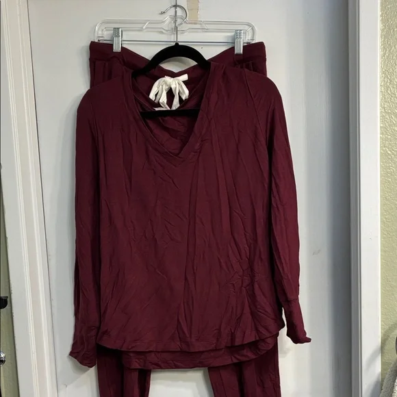 NWOT Soma SUNDAY V- Neck Top and Pants - Picture 1 of 4